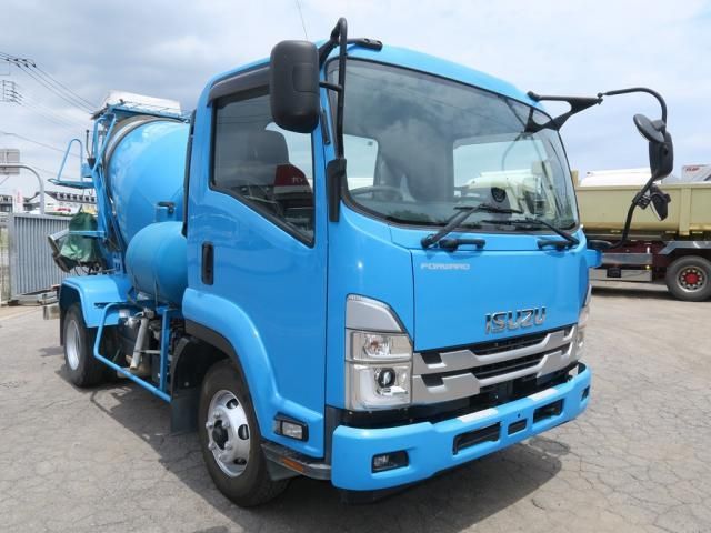 https://jema-auto-bucket.eu-central-1.linodeobjects.com/uploads/1784117317406-17565007_01.jpg